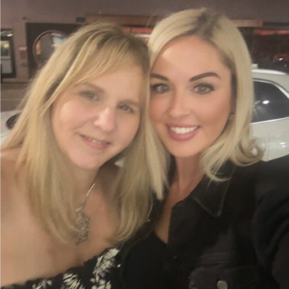 🎀 Carrie is live 🎀 - Picture 4 of 4